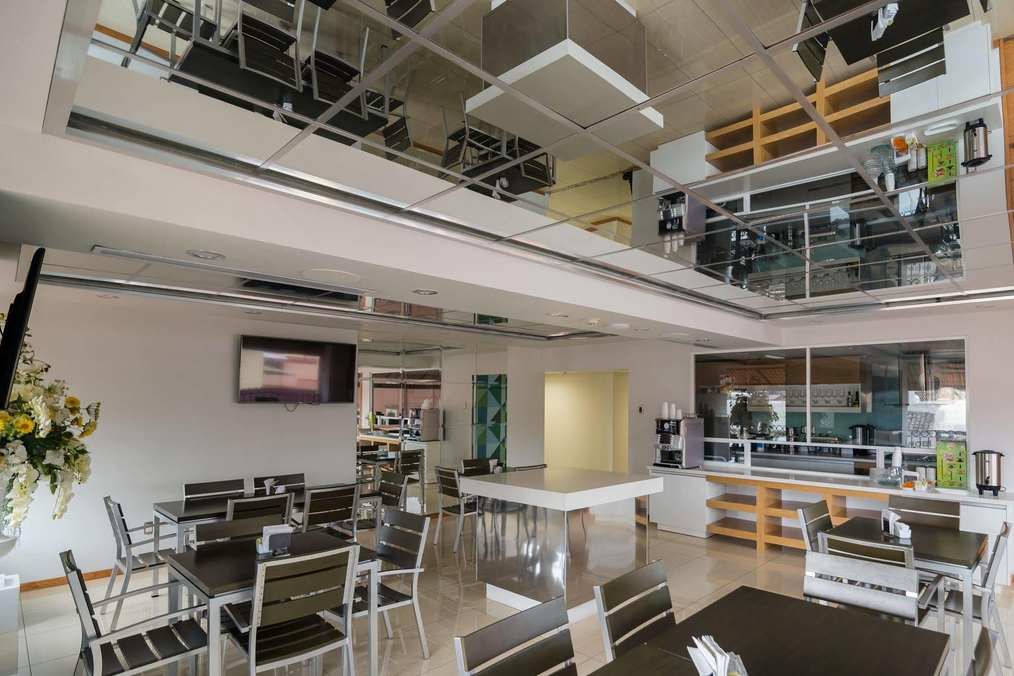 Concept Hotel Zamora de Hidalgo Bagian luar foto